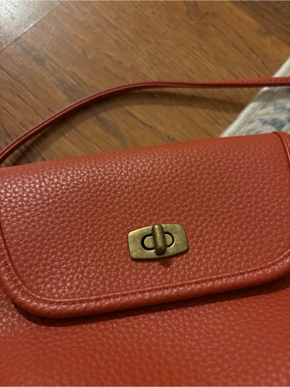 Uniqlo Red Pebbled Leather Crossbody Bag - Picture 4 of 5